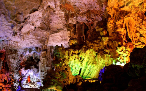 THIEN CUNG CAVE